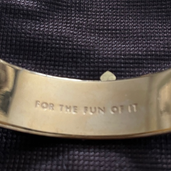 Kate Spade ♠️ “Play Hooky”. “For the fun of it” idiom enamel bangle bracelet - Picture 4 of 7